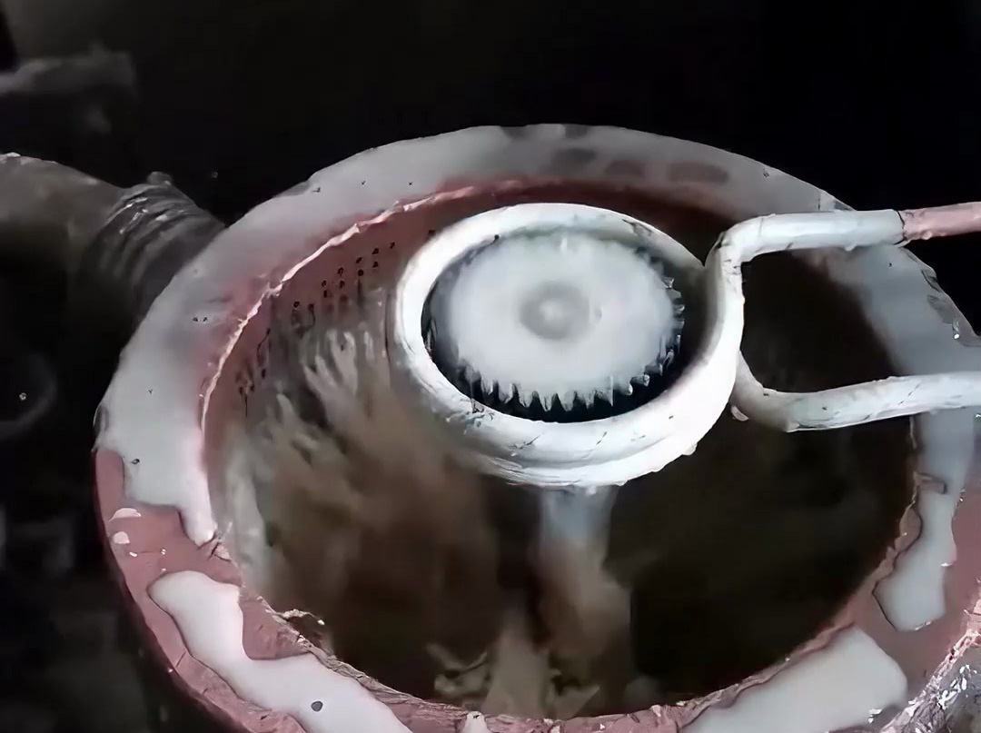 半自動(dòng)高頻齒輪淬火工藝，操作簡(jiǎn)單效率高！