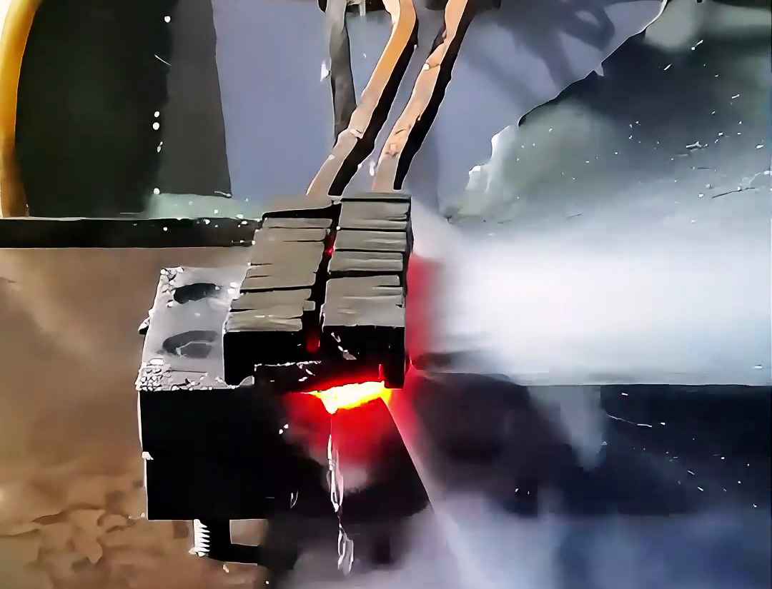 壓板淬火要穩準高效？臥式淬火機床來搞定