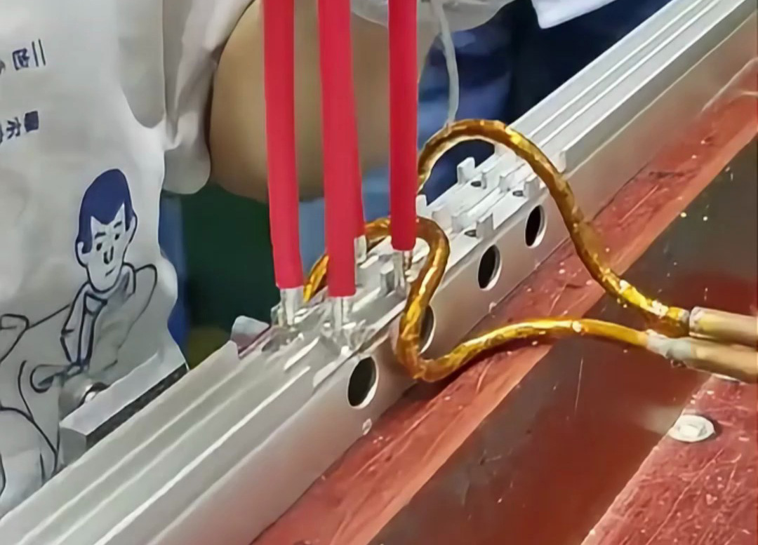 高頻焊機錫焊鋁材:快、準(zhǔn)、穩(wěn)!低能耗、高精度、易操作