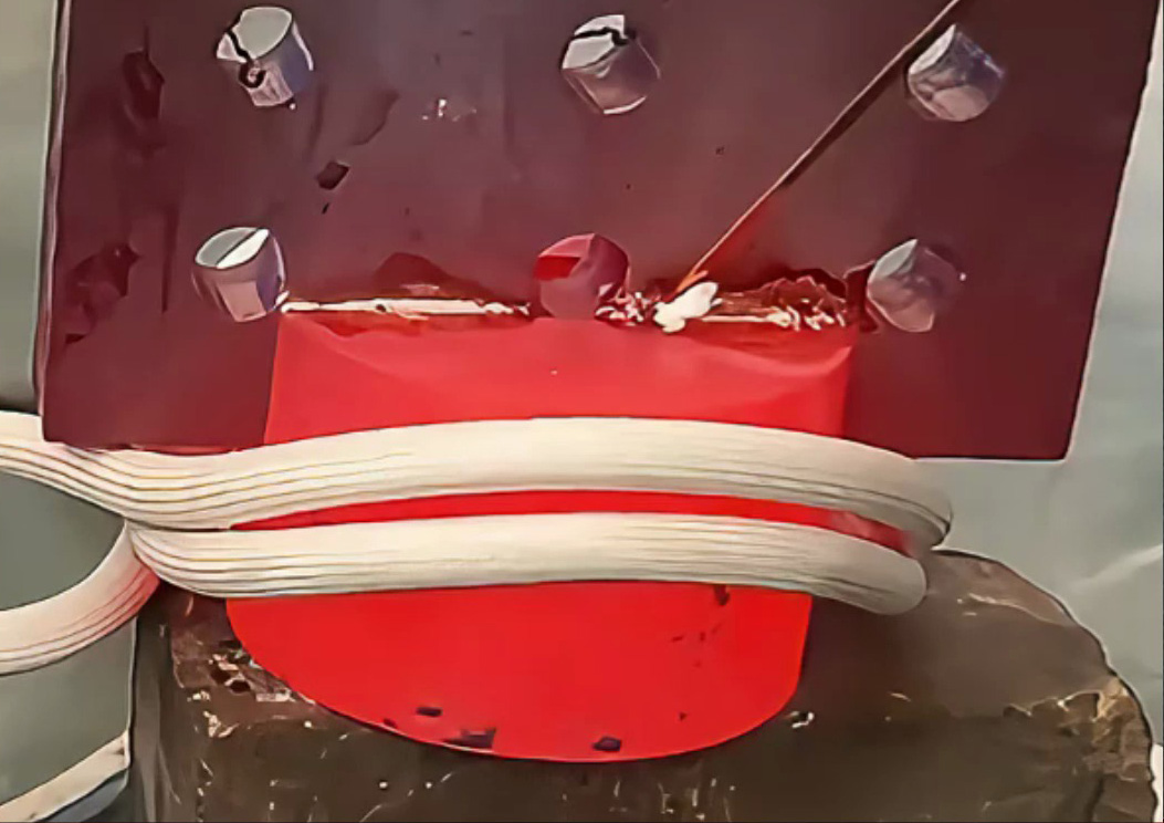 高頻感應加熱設備焊接銅柱銅板，精度效率雙提升！