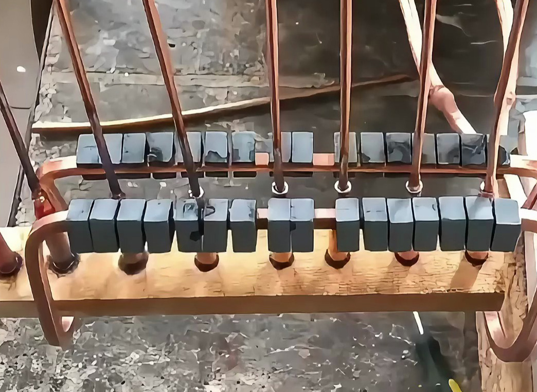 多根銅管移動通過式焊接是常見需求,超高頻焊接機便是理想解決方案