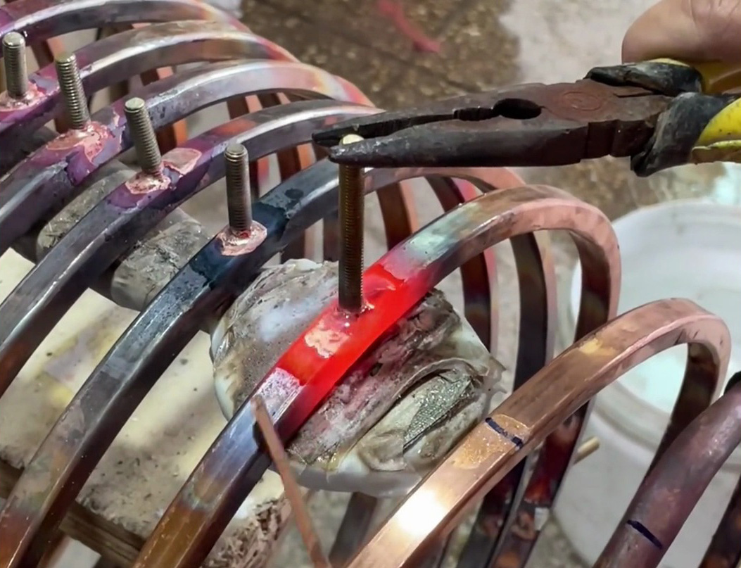 銅管螺絲如何焊得牢?高頻焊機操作全過程揭秘。